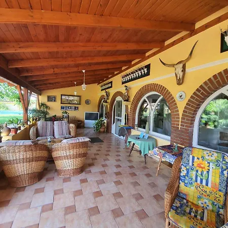 Platan Szallashely 3* Sandorfalva
