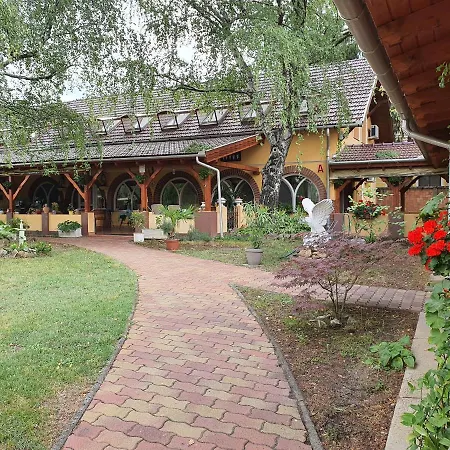 Platan Szallashely Гостевой дом 3*