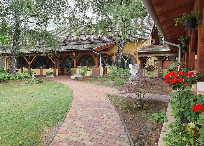 Platan Szallashely Гостевой дом 3*