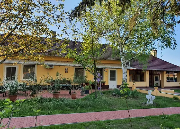 Platan Szallashely Гостевой дом 3*